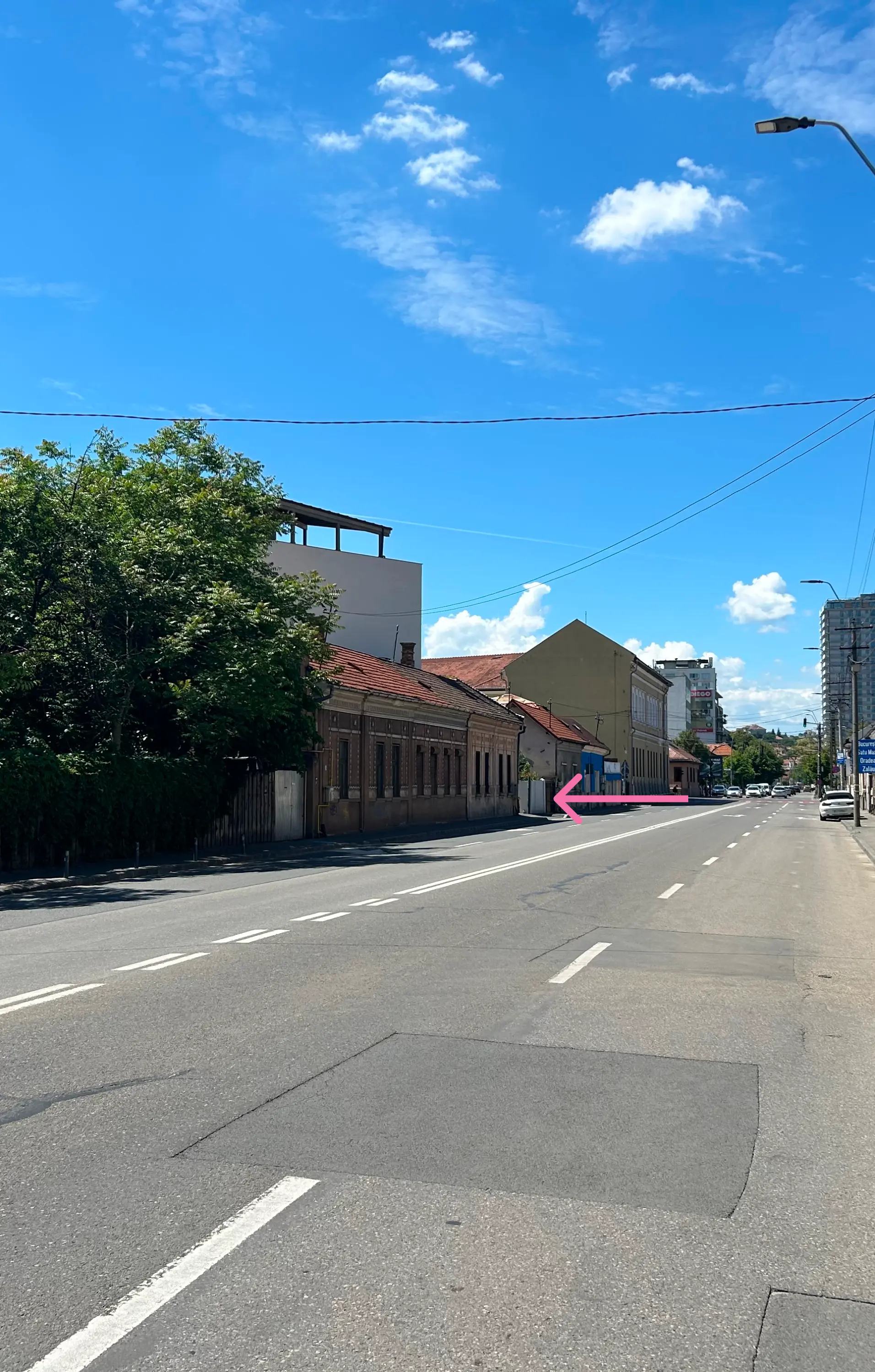 Intrarea BubuLand Cluj - loc de joaca si petreceri pentru copii, de pe strada Bucuresti spre centrul orasului