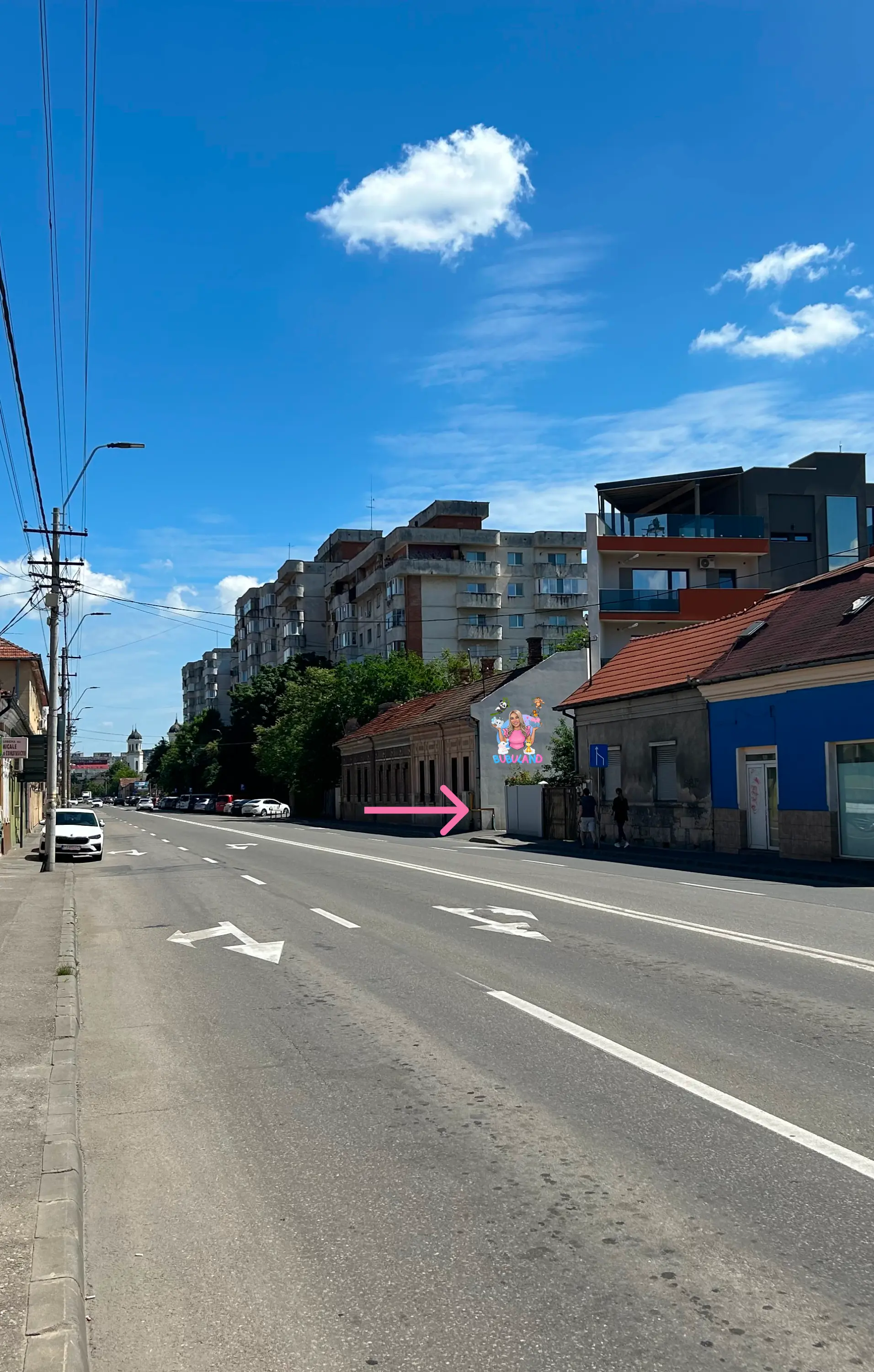 Intrarea BubuLand Cluj - loc de joaca si petreceri pentru copii, de pe strada Bucuresti spre Kaufland Marasti